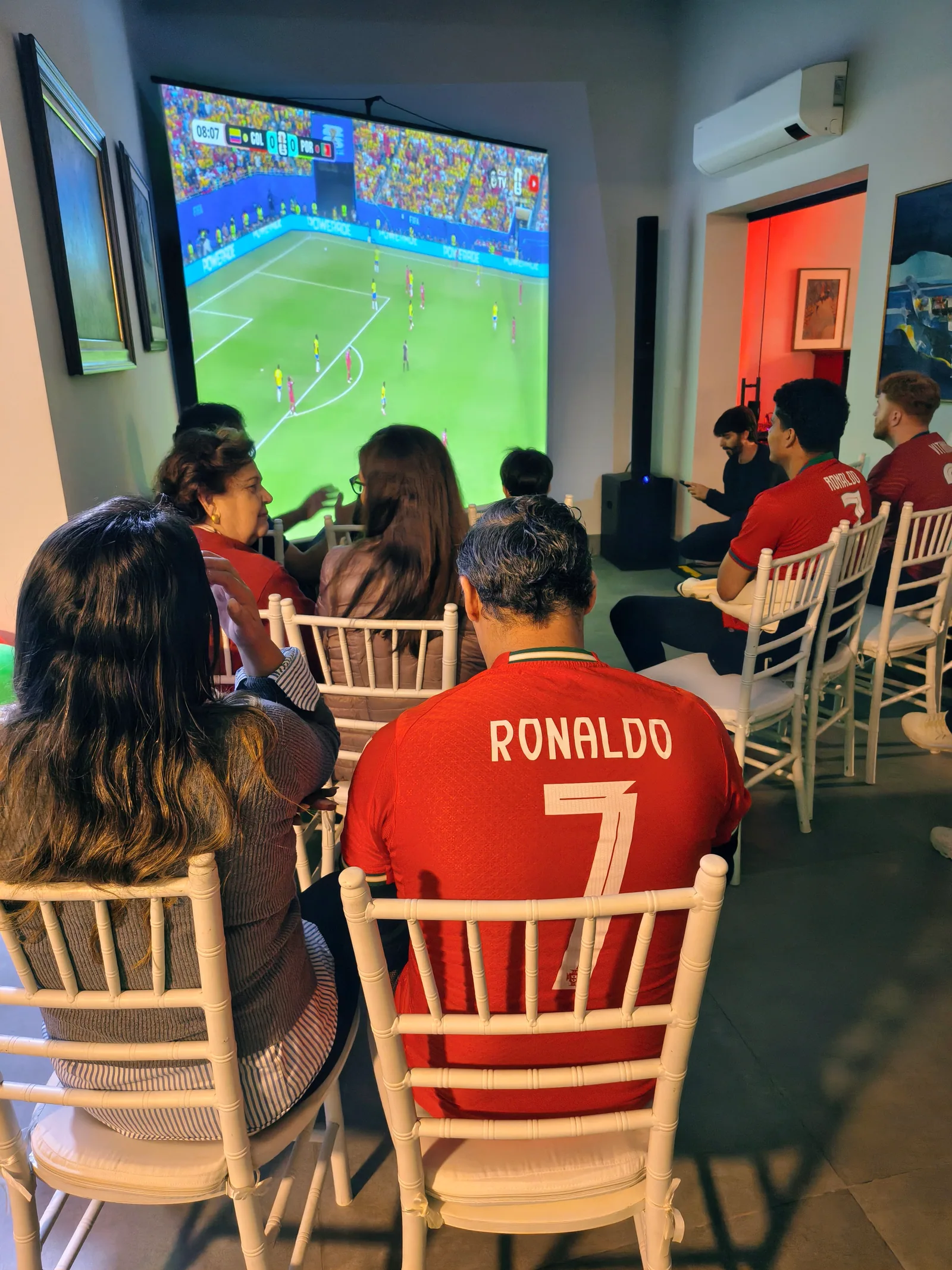 Público acompanha a seleção portuguesa em transmissão ao vivo no Clube