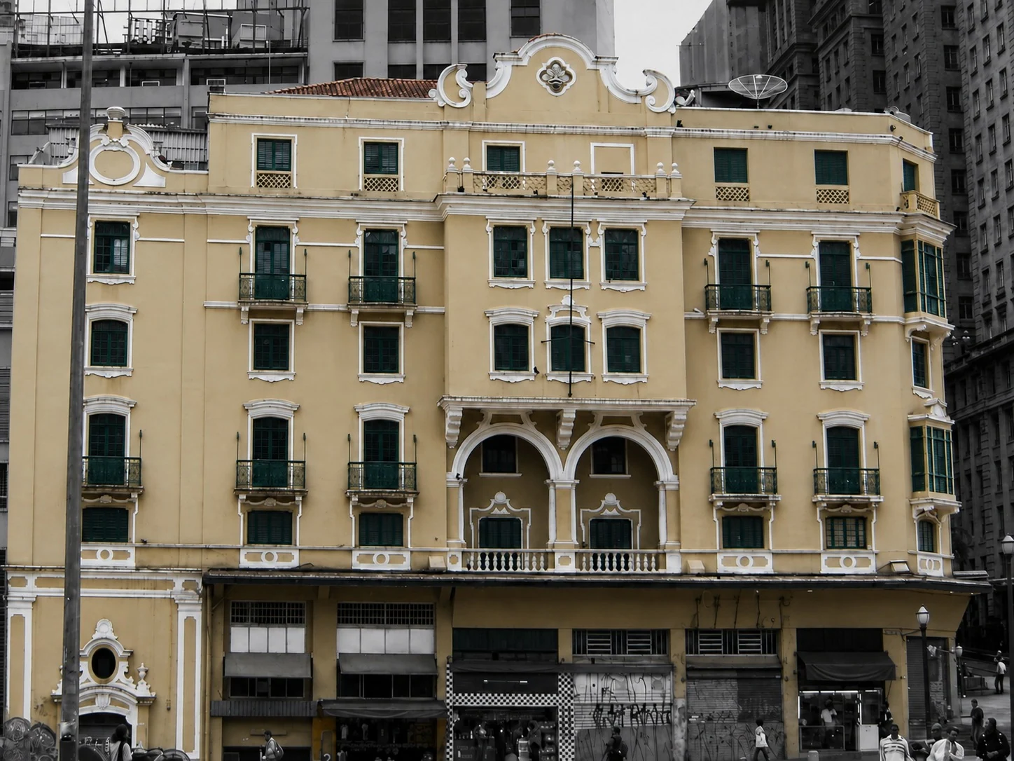 Fachada do edifício J. Moreira que abrigou o Clube na Avenida São João